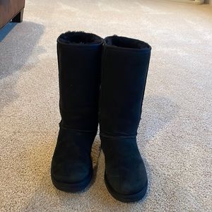 Black tall Uggs size 7